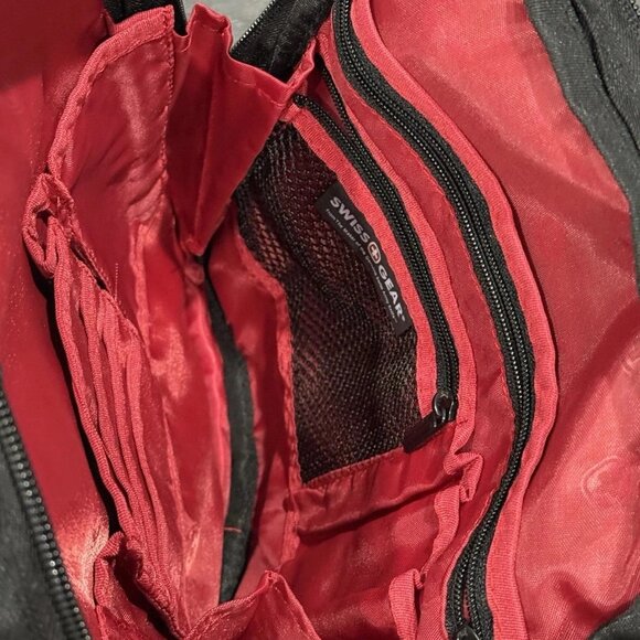 SWISSGEAR Crossbody Shoulder Black Bag Unisex Zip Close Lots of Pockets EUC - Picture 3 of 8
